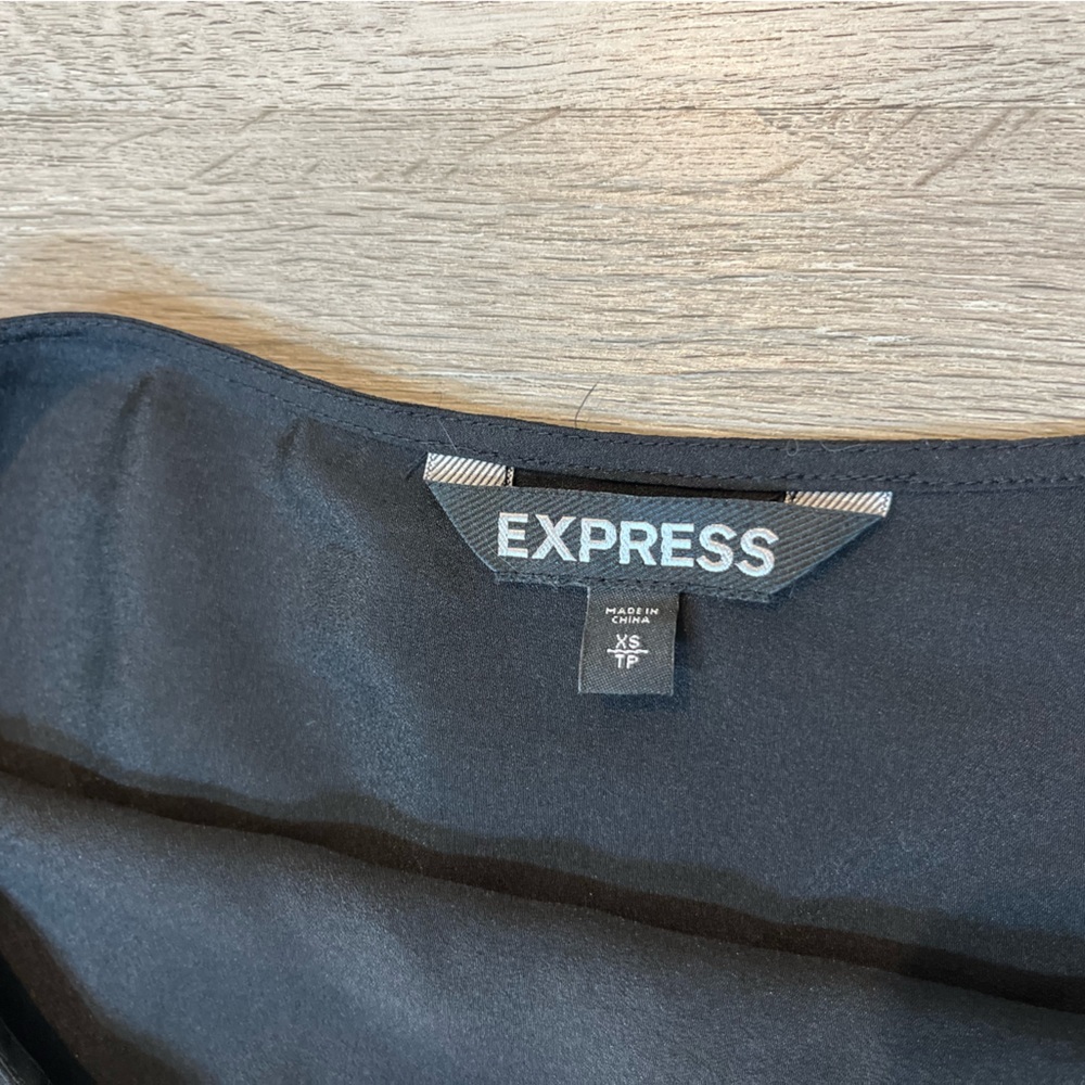 Express- Top - Picture 3 of 4